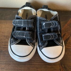 Toddler black converse